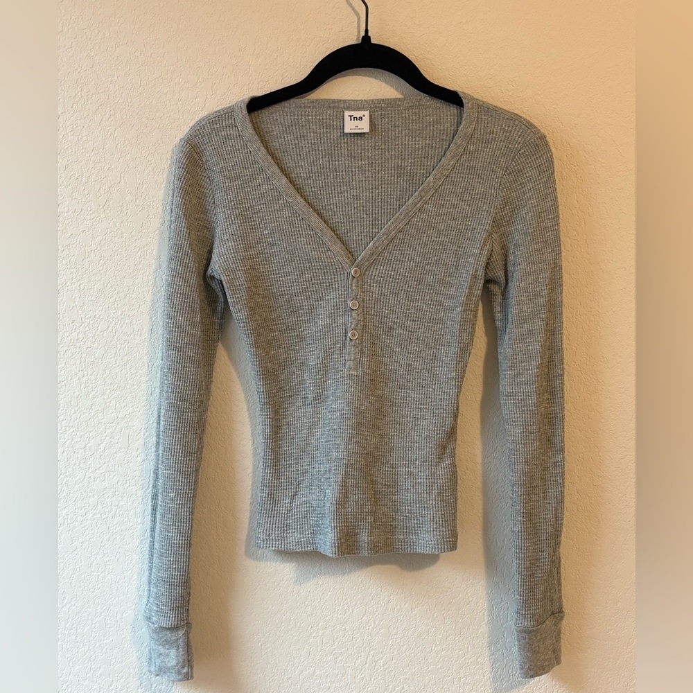 Aritzia TNA Gray Waffle Knit Long Sleeve Henley Top